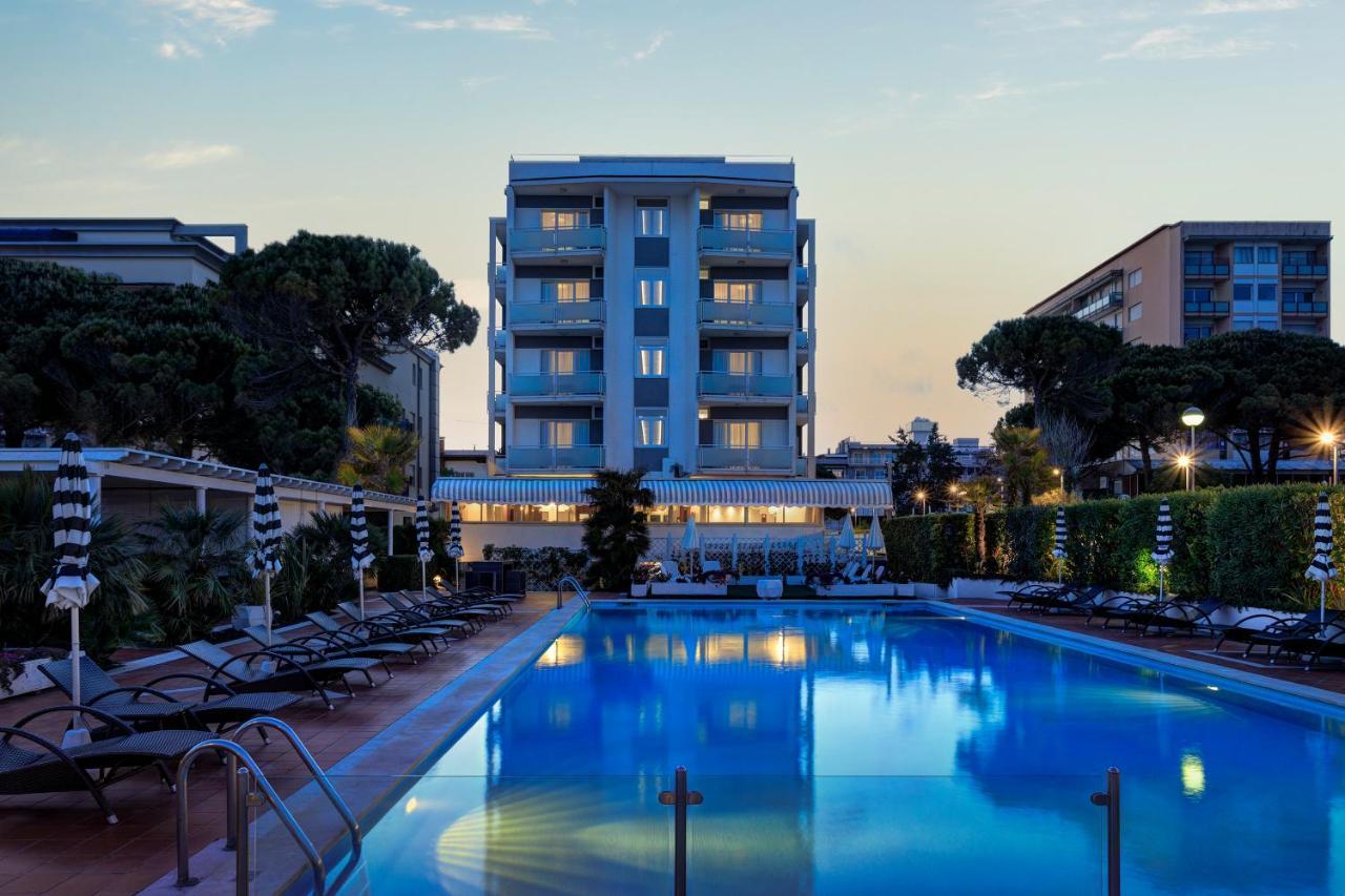Hotel Delle Rose Лідо-ді-Єзоло Екстер'єр фото