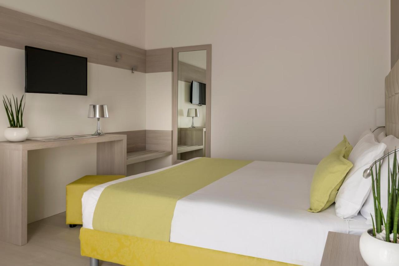 Hotel Delle Rose Лідо-ді-Єзоло Екстер'єр фото