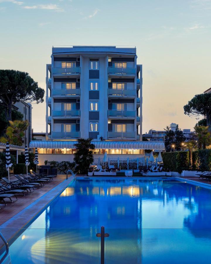 Hotel Delle Rose Лідо-ді-Єзоло Екстер'єр фото
